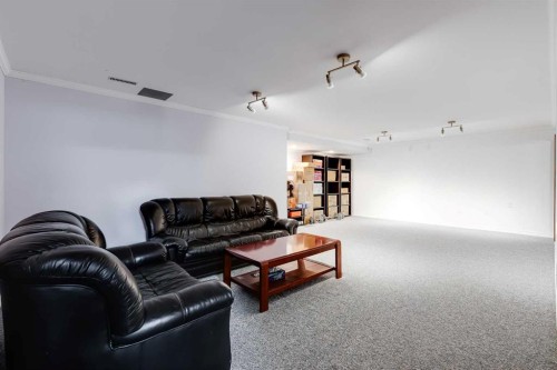 5611 Maidstone Crescent Ne, Calgary, AB - Indoor