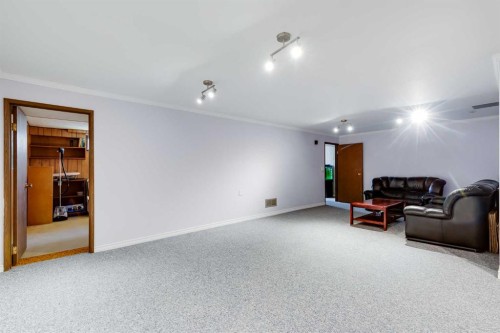 5611 Maidstone Crescent Ne, Calgary, AB - Indoor