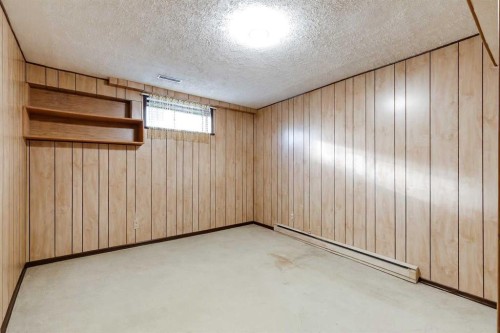 5611 Maidstone Crescent Ne, Calgary, AB - Indoor Photo Showing Other Room