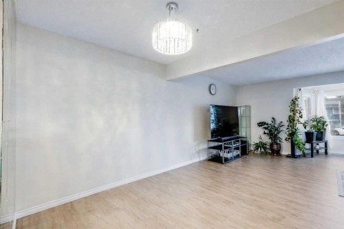5611 Maidstone Crescent Ne, Calgary, AB - Indoor Photo Showing Living Room
