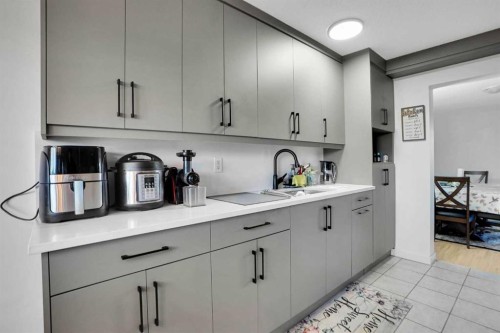 88 Abingdon Crescent Ne, Calgary, AB - Indoor Photo Showing Kitchen