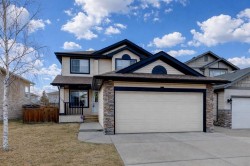 208 Fairways Bay NW Airdrie, AB T4B 2P5