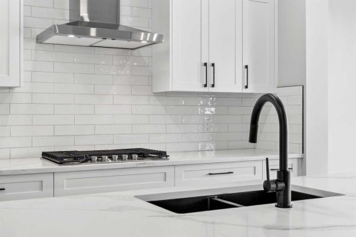 180 Wildrose Drive, Strathmore, AB - Indoor Photo Showing Kitchen With Double Sink With Upgraded Kitchen