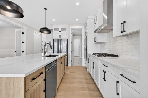 180 Wildrose Drive, Strathmore, AB - Indoor Photo Showing Kitchen With Upgraded Kitchen