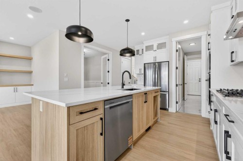 180 Wildrose Drive, Strathmore, AB - Indoor Photo Showing Kitchen With Upgraded Kitchen