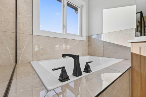 180 Wildrose Drive, Strathmore, AB - Indoor Photo Showing Bathroom