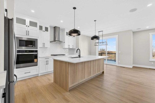 180 Wildrose Drive, Strathmore, AB - Indoor Photo Showing Kitchen With Upgraded Kitchen