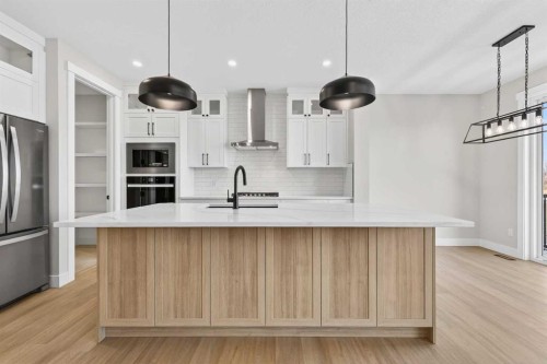180 Wildrose Drive, Strathmore, AB - Indoor Photo Showing Kitchen With Upgraded Kitchen