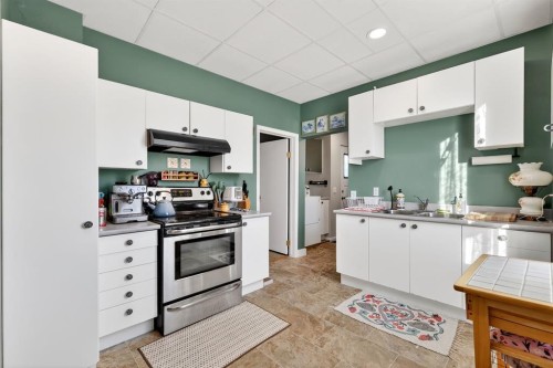 1004 20 Avenue Se, Calgary, AB - Indoor Photo Showing Kitchen With Double Sink