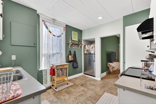 1004 20 Avenue Se, Calgary, AB - Indoor