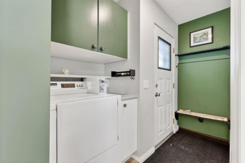 1004 20 Avenue Se, Calgary, AB - Indoor Photo Showing Laundry Room
