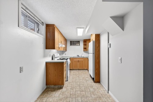 1004 20 Avenue Se, Calgary, AB - Indoor Photo Showing Kitchen