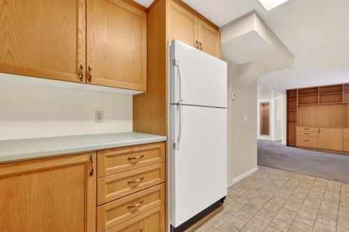 1004 20 Avenue Se, Calgary, AB - Indoor Photo Showing Kitchen