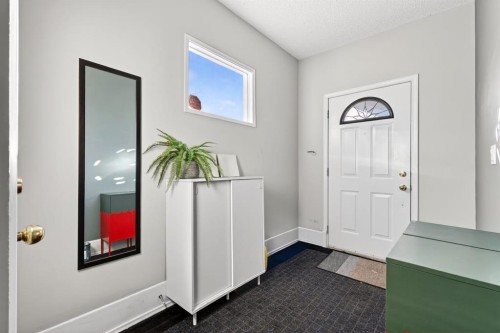 1004 20 Avenue Se, Calgary, AB - Indoor Photo Showing Other Room