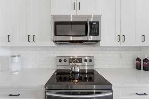 211-4150 Seton Drive Se, Calgary, AB - Indoor Photo Showing Kitchen