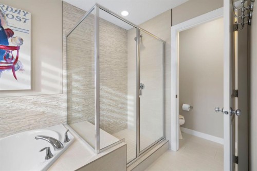 8 Emberside Glen, Cochrane, AB - Indoor Photo Showing Bathroom