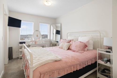 8 Emberside Glen, Cochrane, AB - Indoor Photo Showing Bedroom