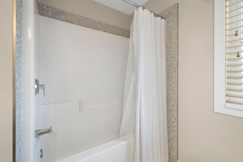 8 Emberside Glen, Cochrane, AB - Indoor Photo Showing Bathroom
