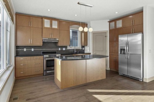 433 19 Avenue Ne, Calgary, AB - Indoor Photo Showing Kitchen With Stainless Steel Kitchen