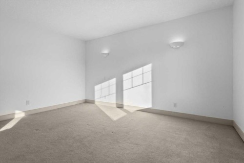 433 19 Avenue Ne, Calgary, AB - Indoor Photo Showing Other Room