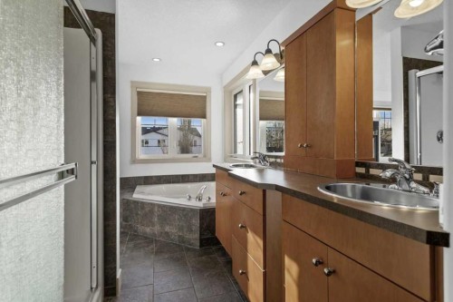 433 19 Avenue Ne, Calgary, AB - Indoor