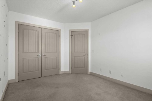 433 19 Avenue Ne, Calgary, AB - Indoor Photo Showing Other Room