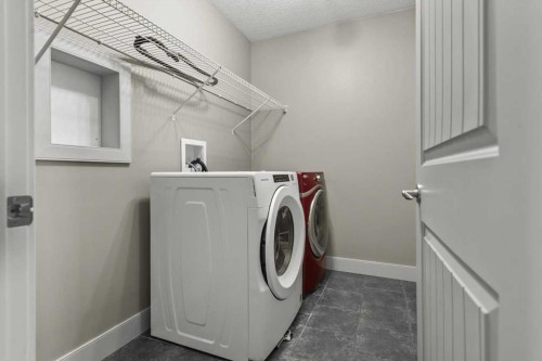 433 19 Avenue Ne, Calgary, AB - Indoor Photo Showing Laundry Room
