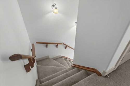 433 19 Avenue Ne, Calgary, AB - Indoor Photo Showing Other Room