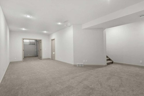 433 19 Avenue Ne, Calgary, AB - Indoor Photo Showing Other Room