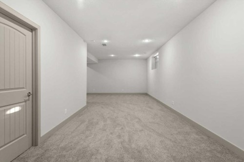 433 19 Avenue Ne, Calgary, AB - Indoor Photo Showing Other Room