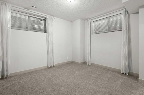 433 19 Avenue Ne, Calgary, AB - Indoor Photo Showing Other Room
