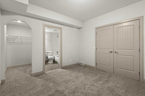 433 19 Avenue Ne, Calgary, AB - Indoor Photo Showing Other Room