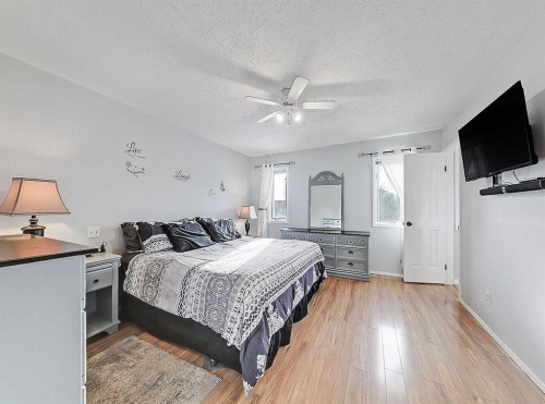 9 Hunters Mews, Okotoks, AB - Indoor Photo Showing Bedroom