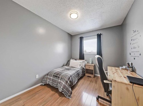 9 Hunters Mews, Okotoks, AB - Indoor Photo Showing Bedroom
