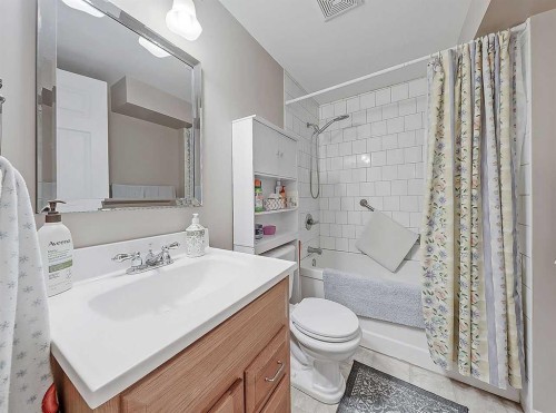 9 Hunters Mews, Okotoks, AB - Indoor Photo Showing Bathroom
