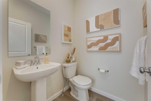 62 Starling Boulevard Nw, Calgary, AB - Indoor Photo Showing Bathroom