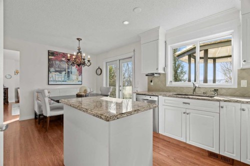 63 Springbank Crescent Sw, Calgary, AB - Indoor Photo Showing Kitchen With Upgraded Kitchen