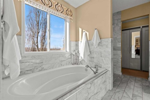 63 Springbank Crescent Sw, Calgary, AB - Indoor Photo Showing Bathroom