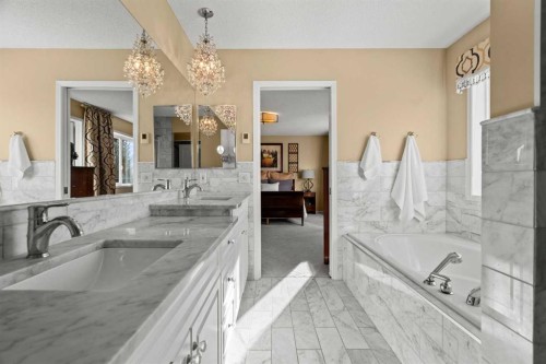 63 Springbank Crescent Sw, Calgary, AB - Indoor Photo Showing Bathroom