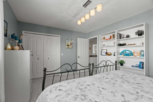 63 Springbank Crescent Sw, Calgary, AB - Indoor Photo Showing Bedroom
