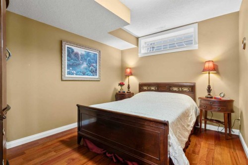 63 Springbank Crescent Sw, Calgary, AB - Indoor Photo Showing Bedroom
