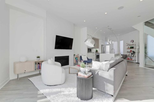 454 15 Avenue Ne, Calgary, AB - Indoor Photo Showing Living Room With Fireplace