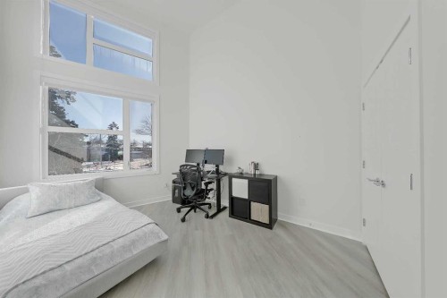 454 15 Avenue Ne, Calgary, AB - Indoor Photo Showing Bedroom