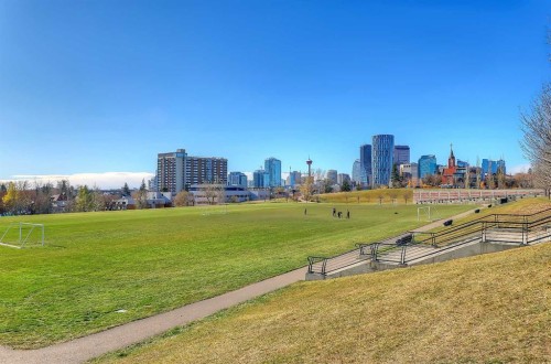 454 15 Avenue Ne, Calgary, AB - Outdoor With View
