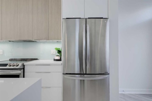 454 15 Avenue Ne, Calgary, AB - Indoor Photo Showing Kitchen With Stainless Steel Kitchen With Upgraded Kitchen