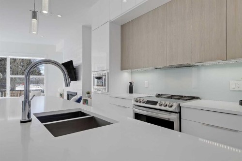 454 15 Avenue Ne, Calgary, AB - Indoor Photo Showing Kitchen With Stainless Steel Kitchen With Double Sink With Upgraded Kitchen