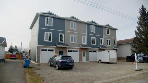 #3-106 4Th Street Nw, Sundre, AB 