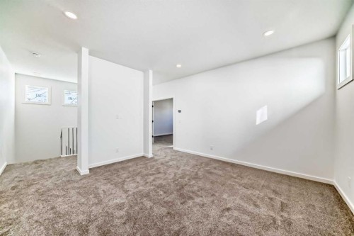 10 Rodelle Common Nw, Calgary, AB - Indoor Photo Showing Other Room