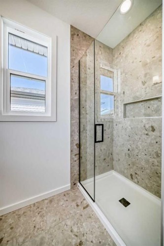 10 Rodelle Common Nw, Calgary, AB - Indoor Photo Showing Bathroom