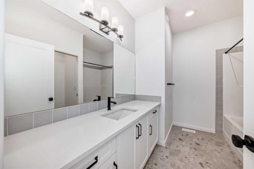 10 Rodelle Common Nw, Calgary, AB - Indoor Photo Showing Bathroom